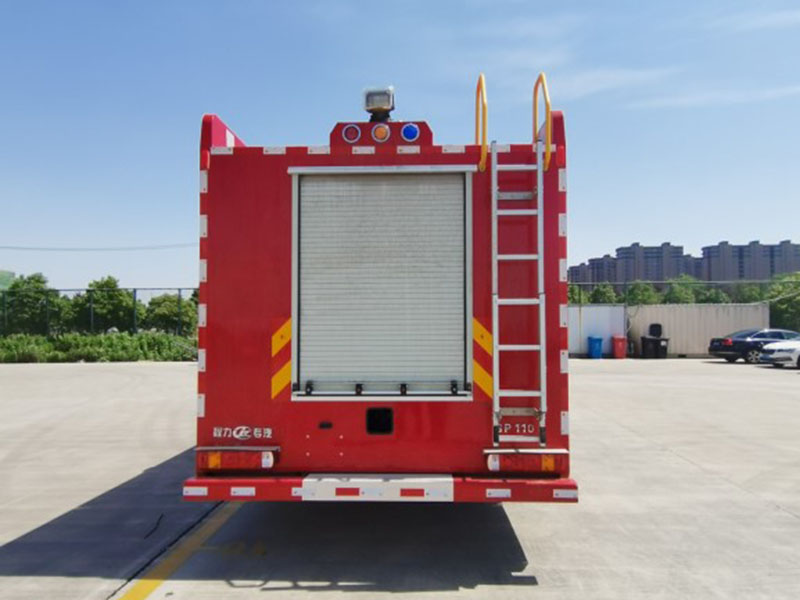 豪沃11吨干粉泡沫联用消防车