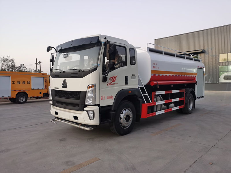 12方重汽豪沃国六消防洒水车