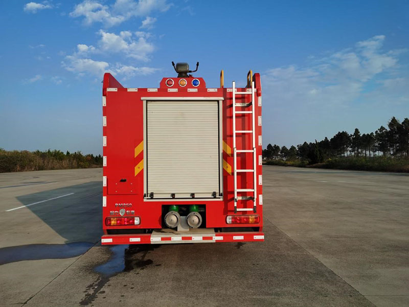 豪沃25吨水罐消防车