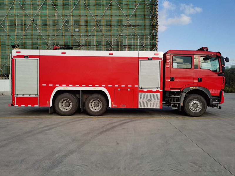 豪沃12吨水罐消防车