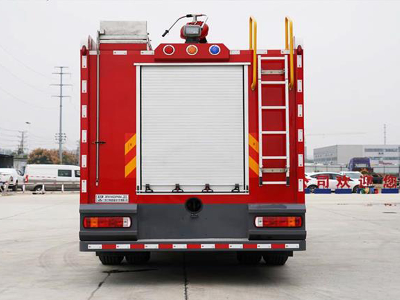 晶马豪沃8吨泡沫消防车（常压泵）